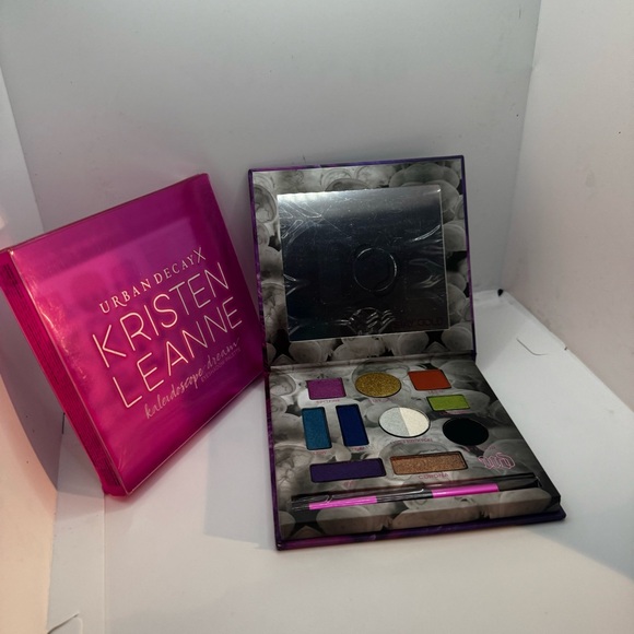 Urban Decay NEW Kristen Leanne Kaleidoscope Dream Eyeshadow Palette Brush Metal - Picture 2 of 11